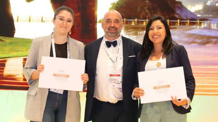 Las médicos galardonadas con el presidente del Comité Organizador del 46 Congreso Nacional de Semergen