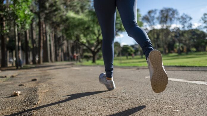 Salud Pública de la Comunidad patrocina la XXIII carrera cívico militar contra la droga