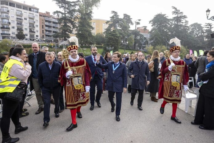 Almeida a su llegada a la misa en honor a la Virgen de la Almudena