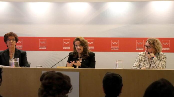 La consejera Fátima Matute durante la presentación de la campaña Ante la gripe arrima el hombro