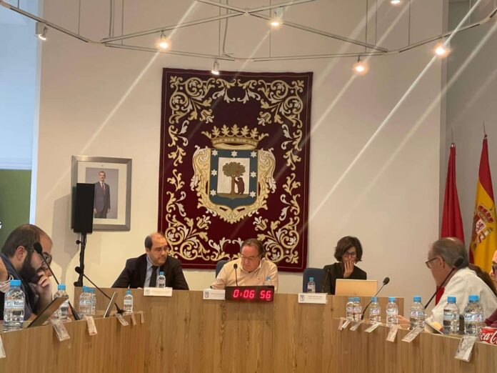 El concejal de Chamberí, Jaime González Taboada, preside el Pleno de Presupuestos 2025