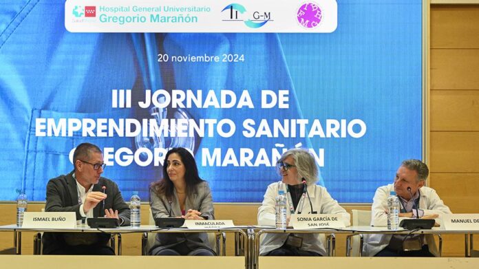 Mesa con las cuatro personas que inauguraron la jornada