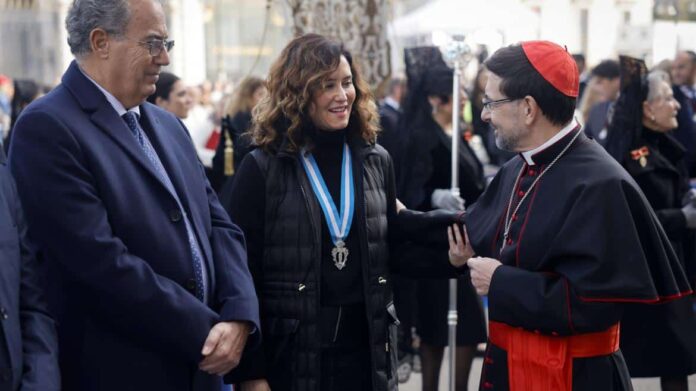 La presidenta Isabel Díaz Ayuso durante  la Misa Solemne por la festividad de Nuestra Señora Santa María la Real de la Almudena