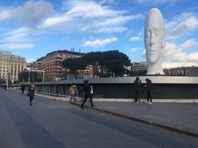 Escultura en la plaza de Colón (archivo)