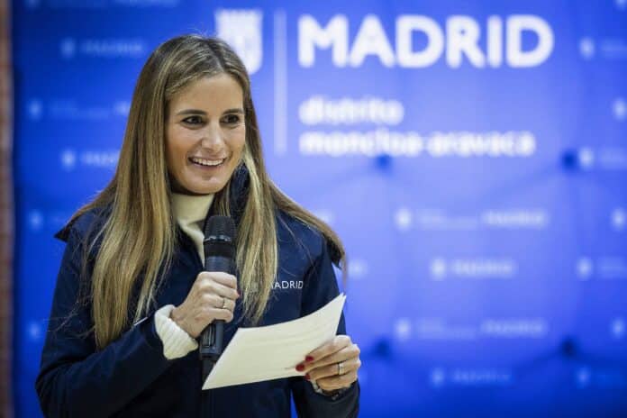 La concejala delegada de Deporte, Sonia Cea, durante su intervención en la inauguración de la la 45ª edición de los Juegos Deportivos Municipales  