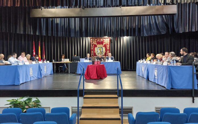 El concejal de Moratalaz, Nacho Pezuela durante el desarrollo del Pleno de Presupuestos 2025