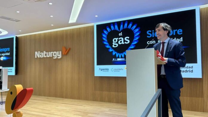 El viceconsejero Rafael García durante la presentación de una campaña informativa con recomendaciones para el uso de las calderas de gas