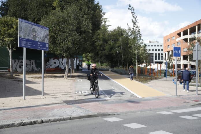 Nueva zona verde con área deportiva en Usera