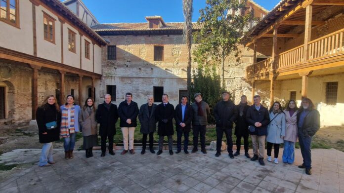 Mariano de Paco Serrano visita las obras de restauración de La Cartuja de Talamanca de Jarama
