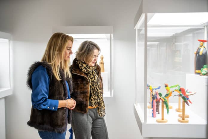Marta Rivera de la Cruz y Nadia Álvarez en la exposición 