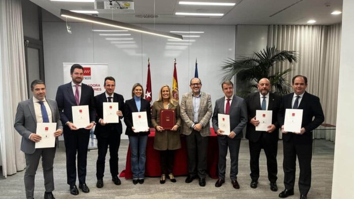 La consejera Rocío Albert durante la firma de convenios de colaboración con municipios 