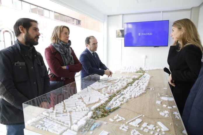 Carabante visita la Oficina de Atención Ciudadana para informar sobre la ejecución del Paseo Verde del Suroeste