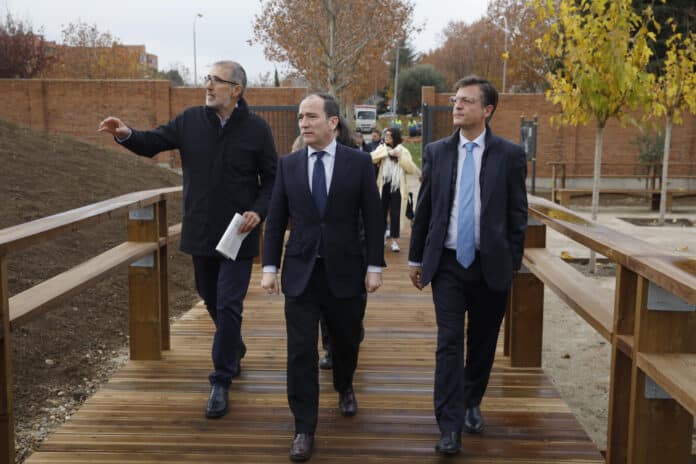 Carabante y Páramo en la inauguración de la Puerta Entrequintas