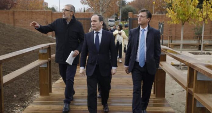 Carabante y Páramo en la inauguración de la Puerta Entrequintas