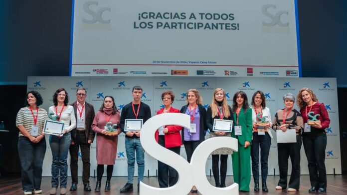 Foto de familia de los ganadores de los II Premios de Salud Comunitaria