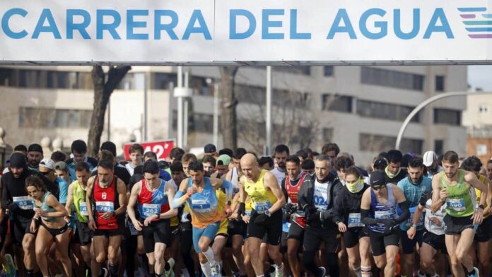 Carlos Novillo en la salida de la Carrera del Agua
