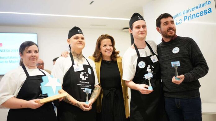 La consejera Fátima Matute en la gran final del VII concurso de cocina hospitalaria navideña Estrella Princesa