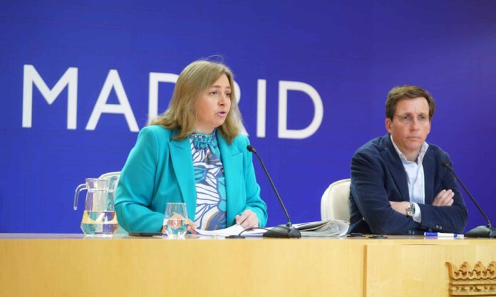 Sanz y Almeida en la rueda de prensa posterior a la Junta de Gobierno de este jueves