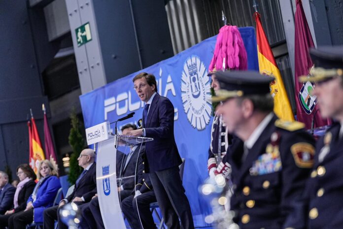 El alcalde de Madrid, José Luis Martínez-Almeida, durante el acto de nombramiento de los 209 nuevos agentes de la 54ª promoción de Policía Nacional