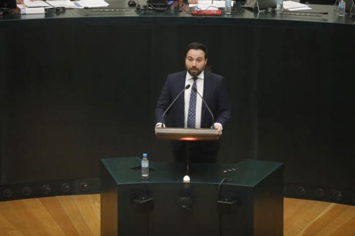 El concejal delegado de Innovación y Emprendimiento, Ángel Niño, durante el pleno de hoy