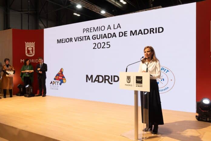 La concejala delegada de Turismo, Almudena Maíllo, en el estand de la capital en Fitur, del premio Mejor Visita Guiada de Madrid