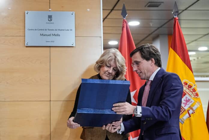 Almeida en el homenaje a Manuel Melis