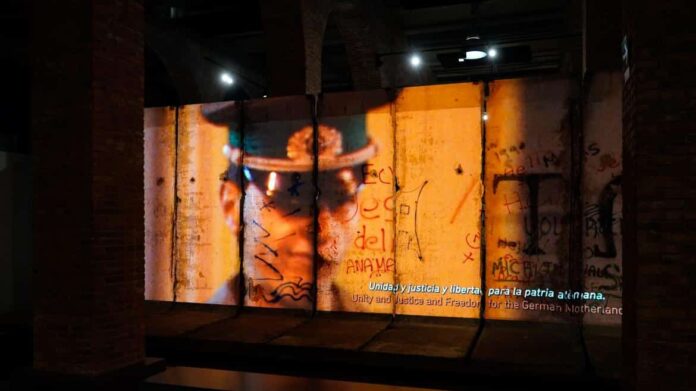 Muestra de la exposición El Muro de Berlín Un mundo dividido