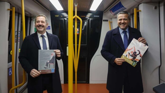 Los consejeros Jorge Rodrigo y Mariano de Paco Serrano durante la presentación de la campaña Libros a la calle 