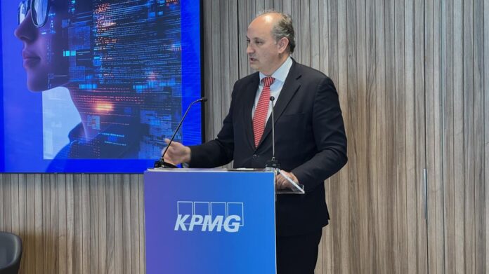 El consejero Miguel López-Valverde durante las jornadas de KPMG y Founderz