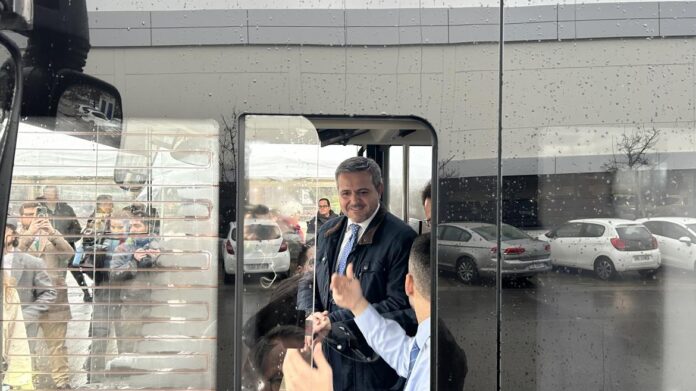 El consejero Jorge Rodrigo durante la presentación de un proyecto piloto de autobús sin conductor con recorrido urbano