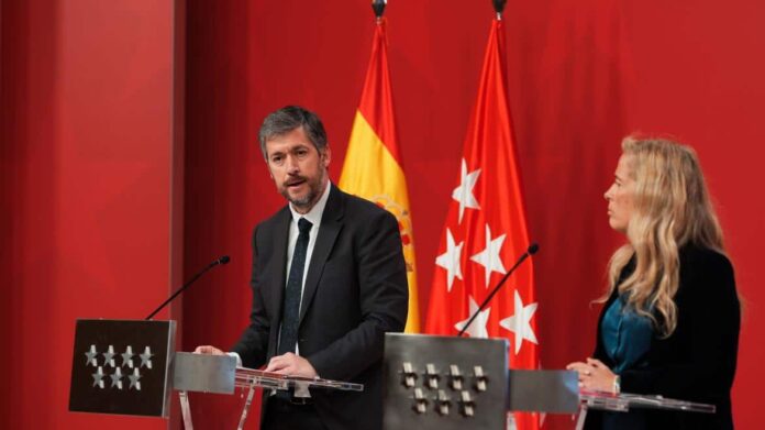 Los consejeros Miguel Ángel García Martín y Rocío Albert atienden a los medios de comunicación