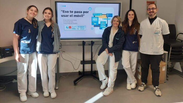 equipo del Centro de Salud Isla de Oza y estudiantes de enfermería