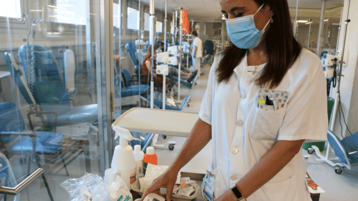 Enfermera trabajando en un hospital 