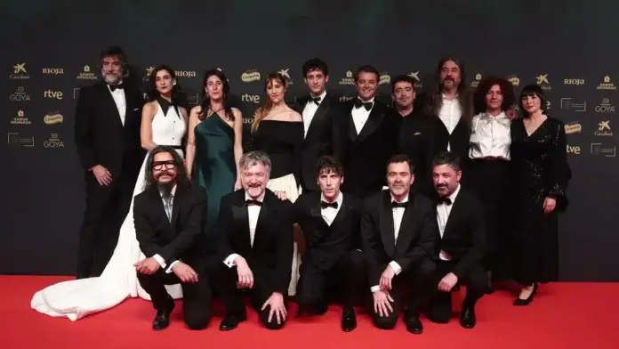 Equipo de Segundo premio, cinta premiada con tres Goyas en la gala de 2025. Foto d Eduardo Parra.