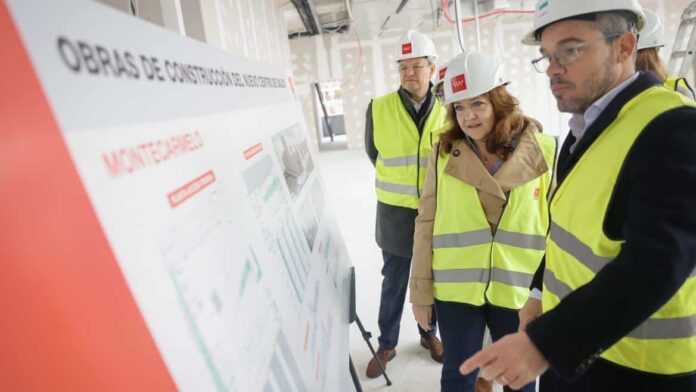 La consejera Fátima Matute durante su visita a las obras de construcción del futuro Centro de Salud de Montecarmelo