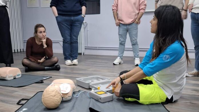 Imagen de cabecera #0 de la página de "La Comunidad de Madrid forma en reanimación cardiopulmonar y atragantamientos a más de 2.000 nuevos maestros de Primaria"