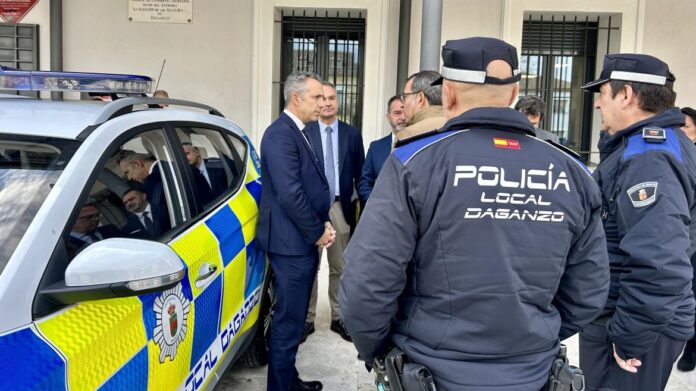 El consejero Carlos Novillo durante la presentación de la nueva Asociación de Policías Locales de Daganzo de Arriba, Ajalvir y Cobeña