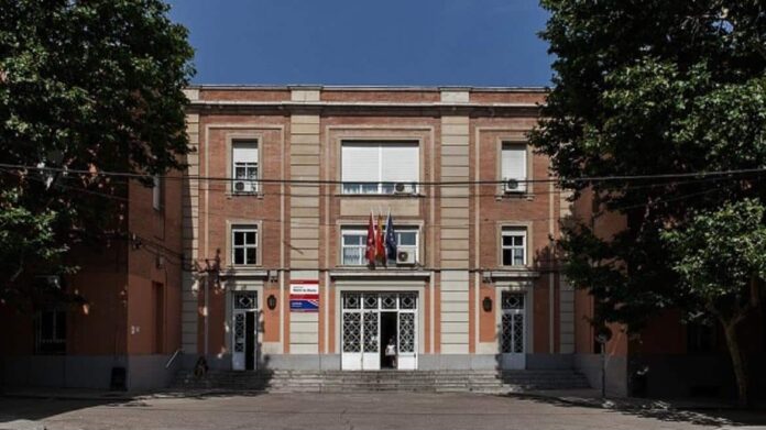 Fachada del IES Ramiro de Maeztu