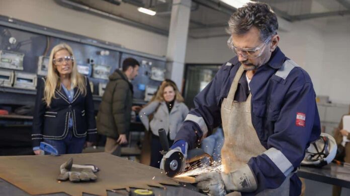 Rocío Albert durante la visita las instalaciones del Grupo Líder System en Alcorcón, donde se desarrollan cursos para la inserción laboral