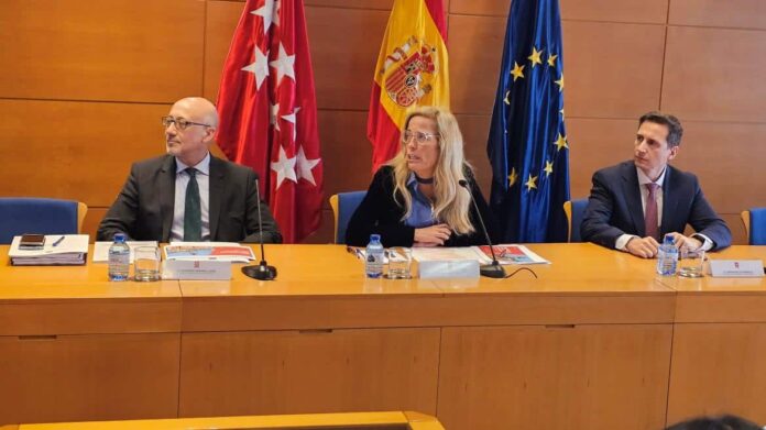 La consejera Rocío Albert durante la presentación de la memoria de ejecución de los fondos MRR en la región