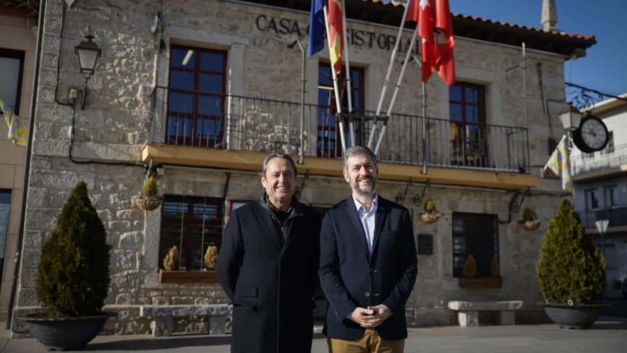 El consejero Miguel Ángel García Martín durante su visita a El Berrueco