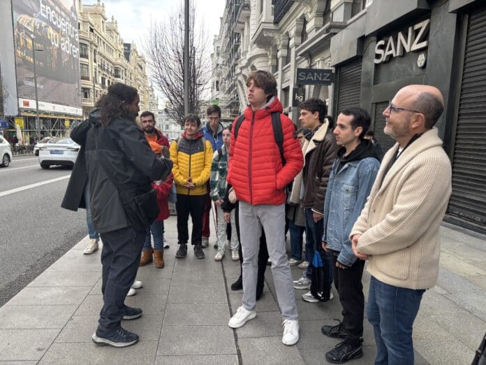 Fernández durante la visita cultural 