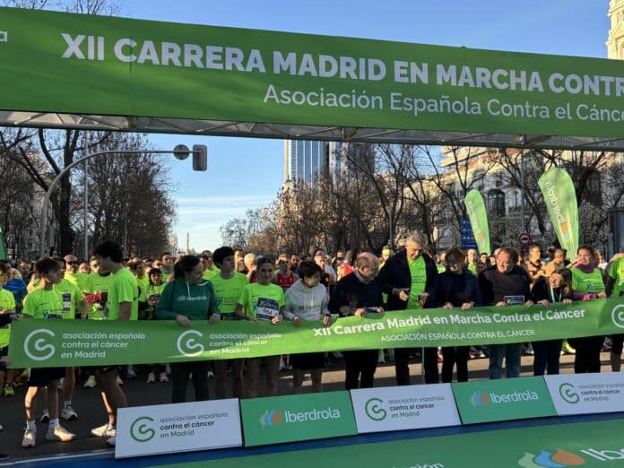 Fernández, Estrada, González Taboada y Hernández de la Riva dan la salida a la carrera Contra el Cáncer