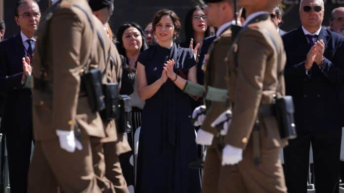 La separación artificial entre el pueblo de Madrid y su Ejército, que es una de las instituciones más queridas, no se había visto nunca
