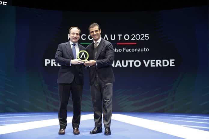 Carabante recibiendo Premio Faconaut