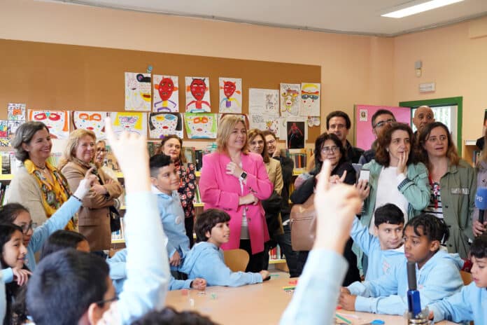 Visita de la vicealcaldesa y delegada de Seguridad y Emergencias, Inma Sanz, a algunas actividades y talleres del proyecto ‘La Tribu del 12’, que previene la captación de menores por bandas juveniles violentas en Puente de Va