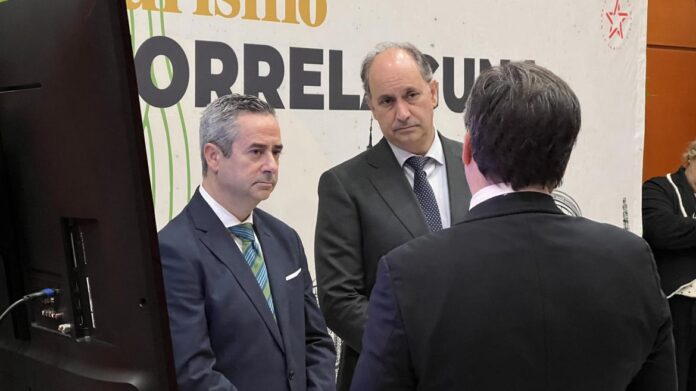 El consejero Miguel López-Valverde durante su visita a Torrelaguna