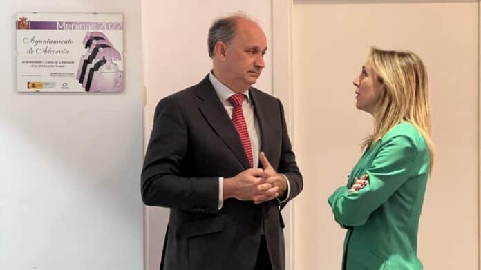 El consejero Miguel López-Valverde en un ciberejercicio avanzado para consistorios
