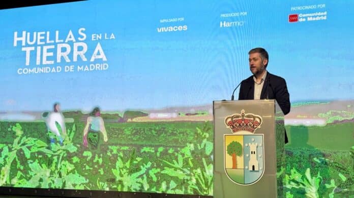 El consejero Miguel Ángel García Martín durante la presentación de la serie documental Huellas en la Tierra