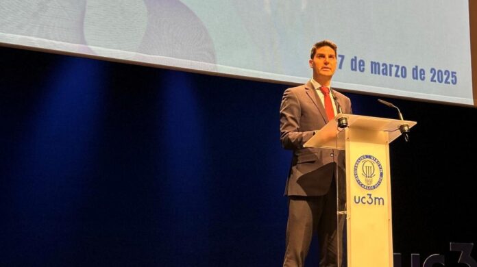 El consejero Emilio Viciana durante la inauguración del Congreso Científico de Excelencia en Bachillerato de la Comunidad de Madrid